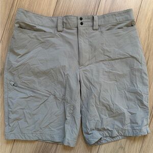 Duluth Trading Alaskan Hardgear Roadless 10" Shorts Men's in Army Green 32 x 10